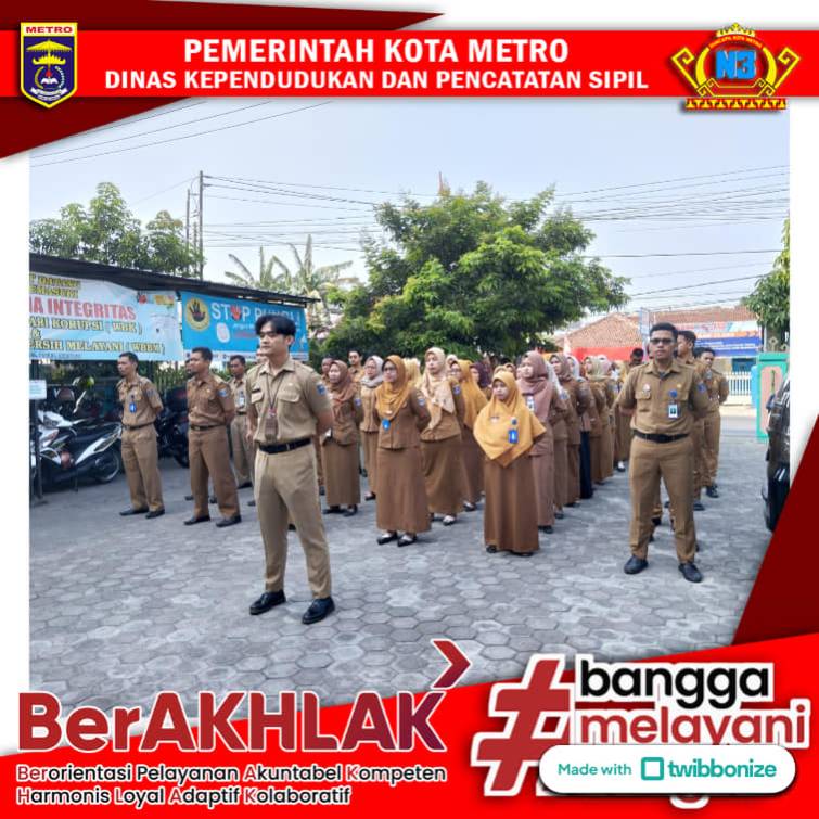 Pelaksanaan Apel Pagi Disdukcapil Kota Metro