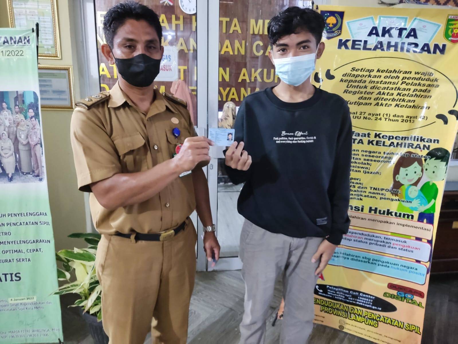 Penyerahan Dokumen Langsung Kepada Warga
