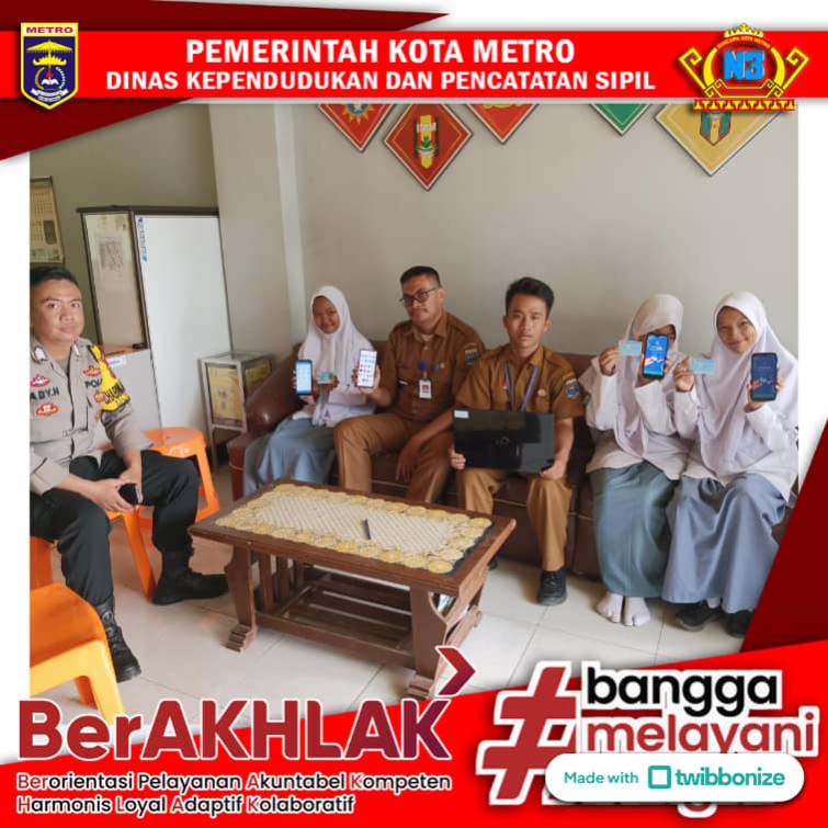PENYERAHAN KTP SMA MUHAMMADIYAH 2 KOTA METRO