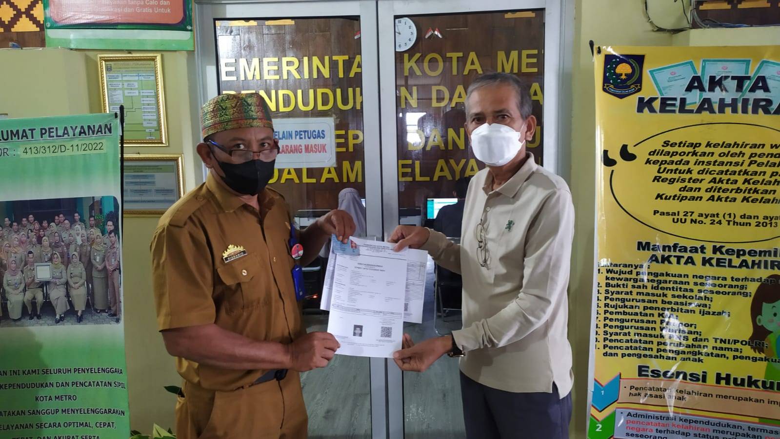 Penyerahan Dokumen Langsung Kepada Warga