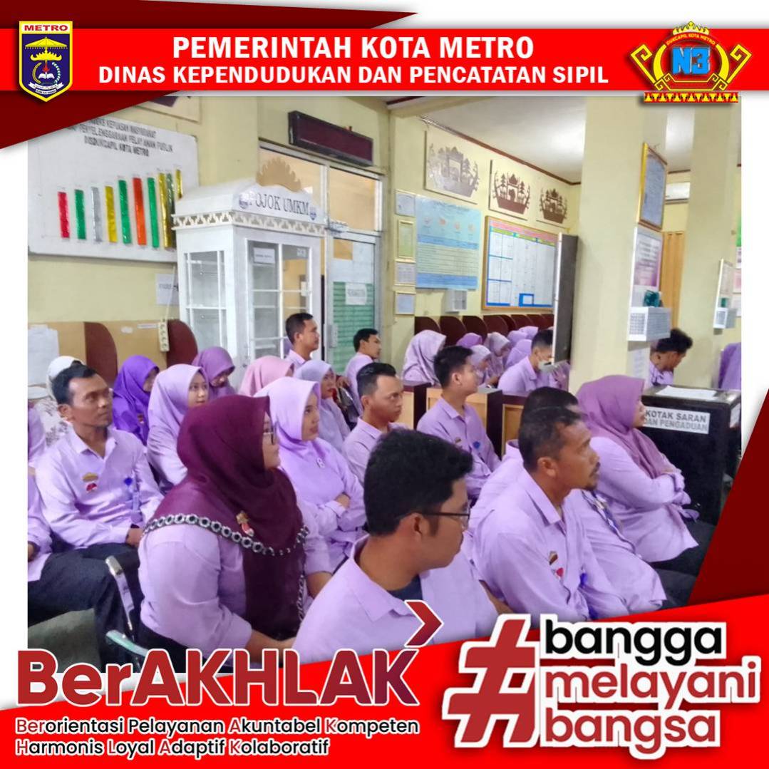 Briefing pagi dan koordinasi Pegawai Disdukcapil Kota Metro
