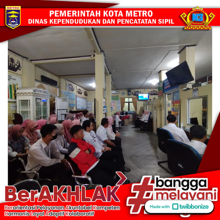 Briefing Mingguan dan koordinasi Pegawai Disdukcapil Kota Metro
