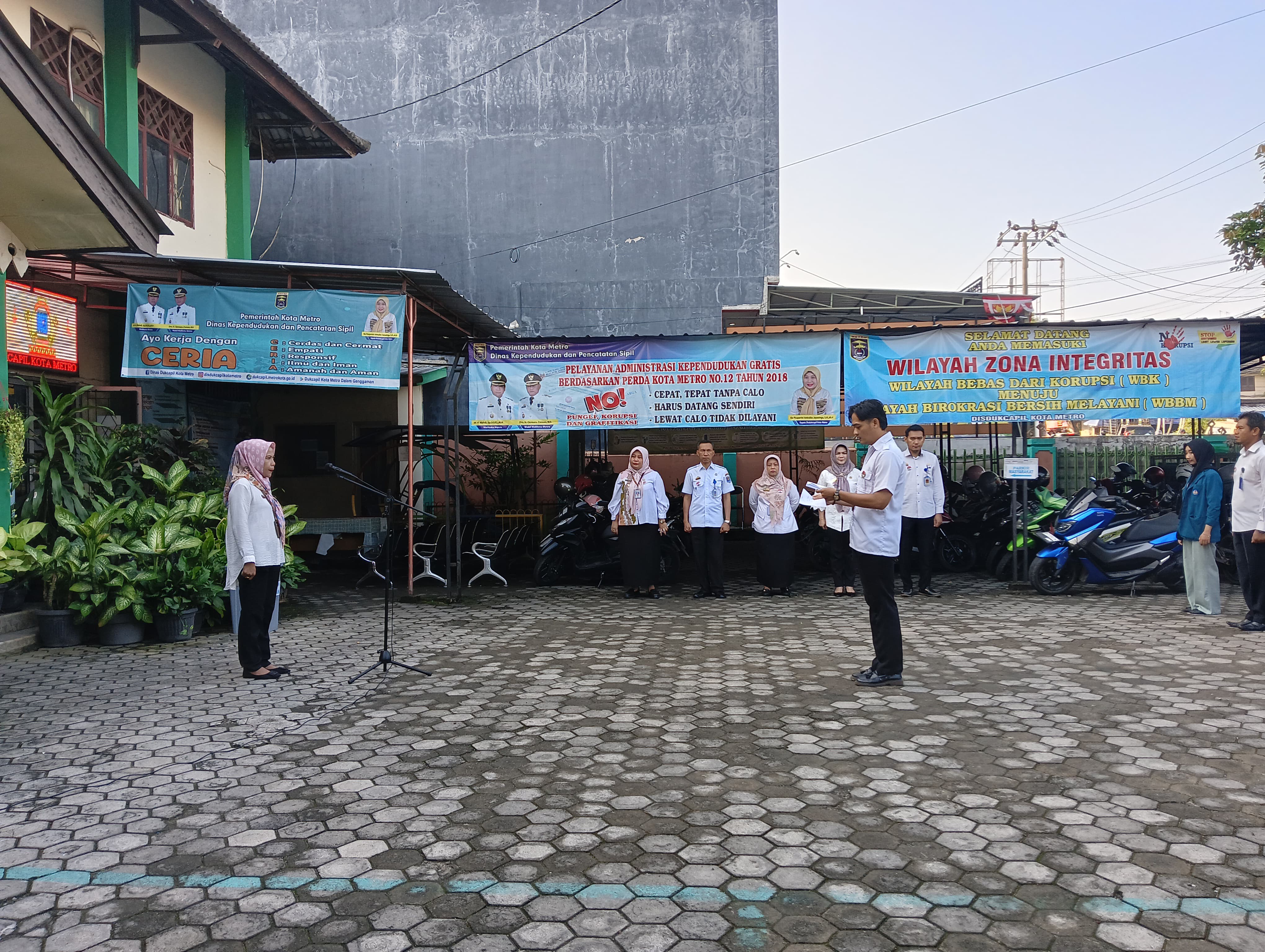 Apel Pagi Rutin Dinas Kependudukan dan Pencatatan Sipil Kota Metro