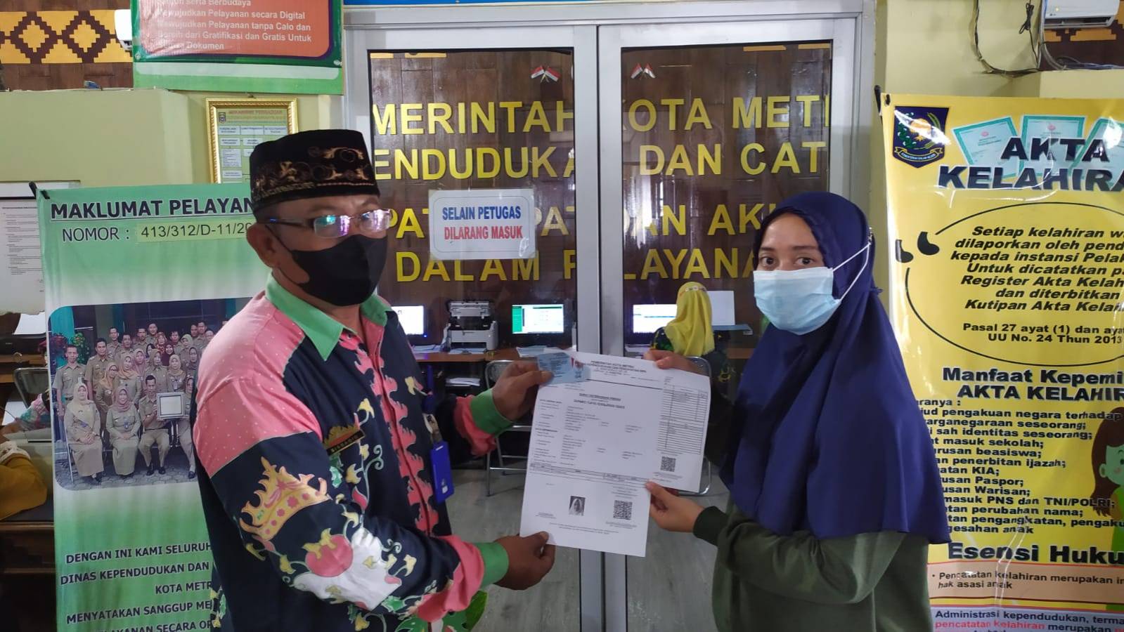 Penyerahan Dokumen Langsung Kepada Warga