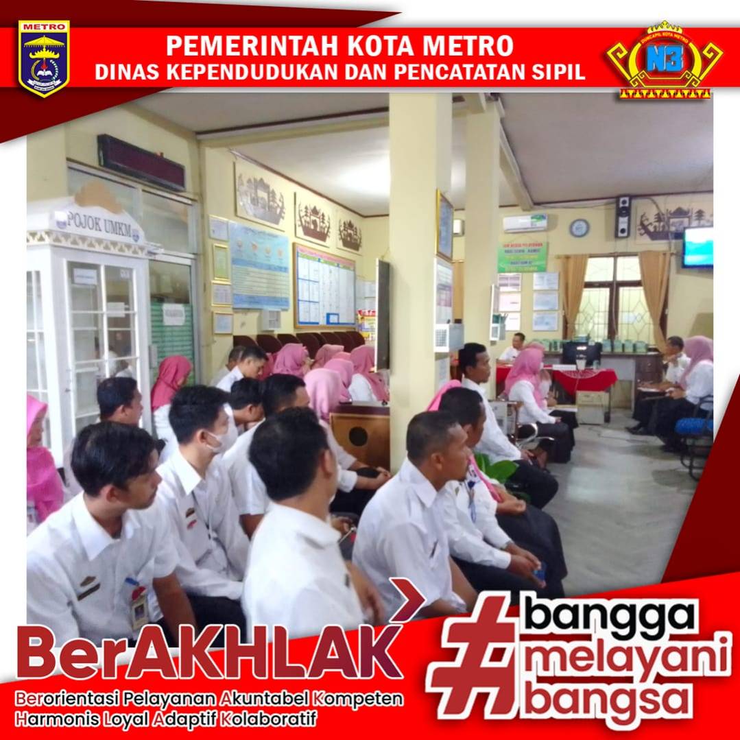 Rapat Staff Pegawai Dinas  Dukcapil Kota Metro
