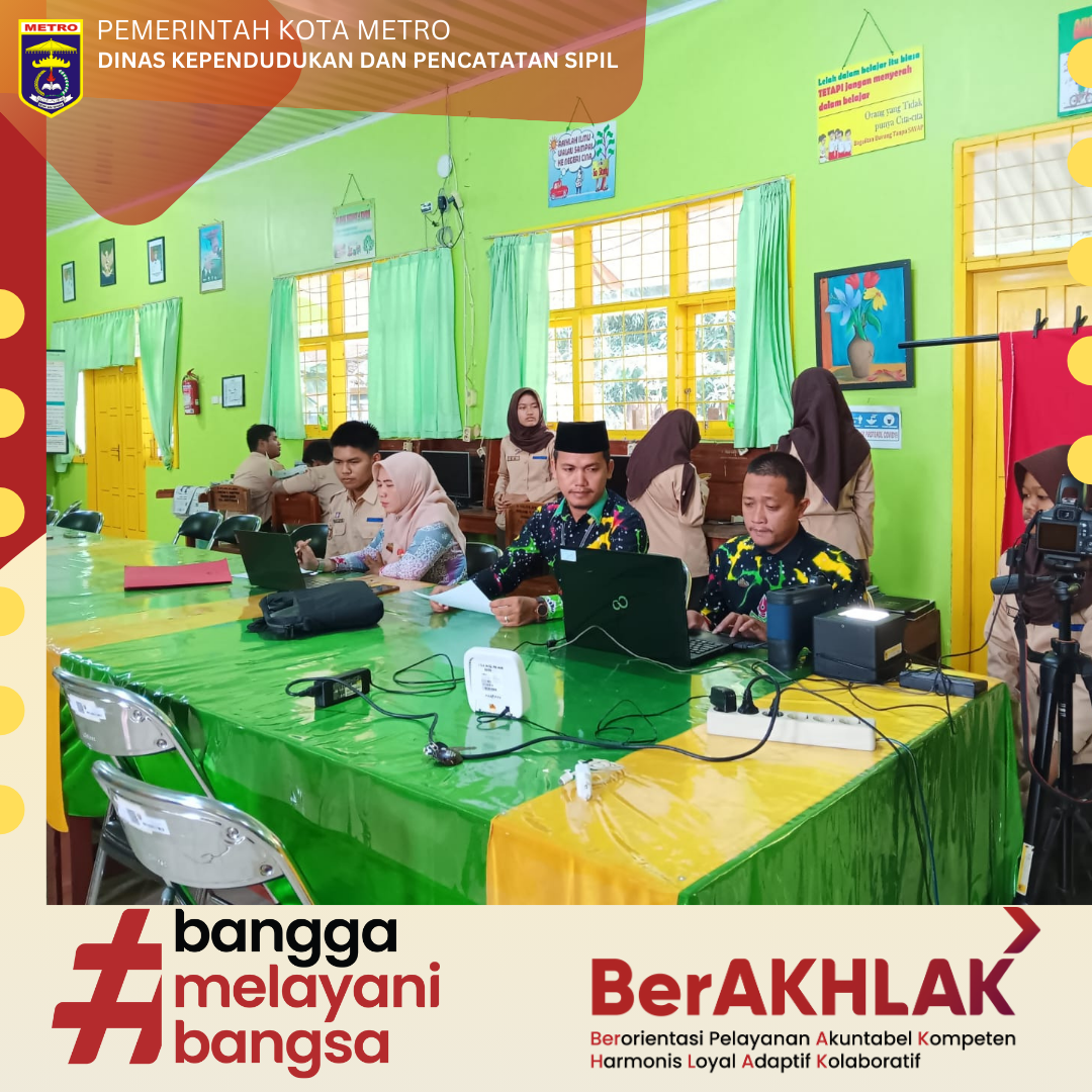 Disdukcapil Kota Metro Jemput Bola Perekaman KTP, Siswa-Siswi SMA N 1 Kota Metro Terbantu