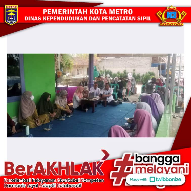 Jemput Bola Aktivasi IKD pada Acara Pertemuan Rutin TPQ di Kelurahan Yosomulyo
