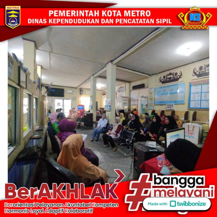 Rapat staff dilanjutkan dengan Pelepasan purnabakti Bapak Sekretaris dan Ibu Kepala Bidang  Pencatatan Sipil Kota Metro
