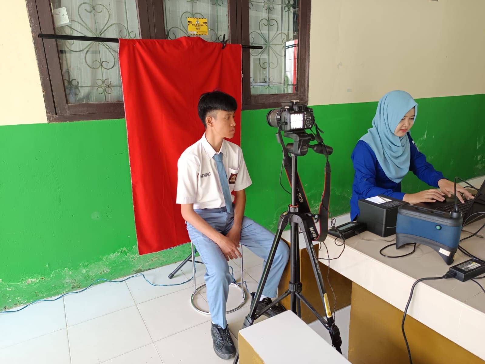 Disdukcapil Metro Jemput Bola Siswa SMA N 2 Kota Metro Praktis Rekam KTP