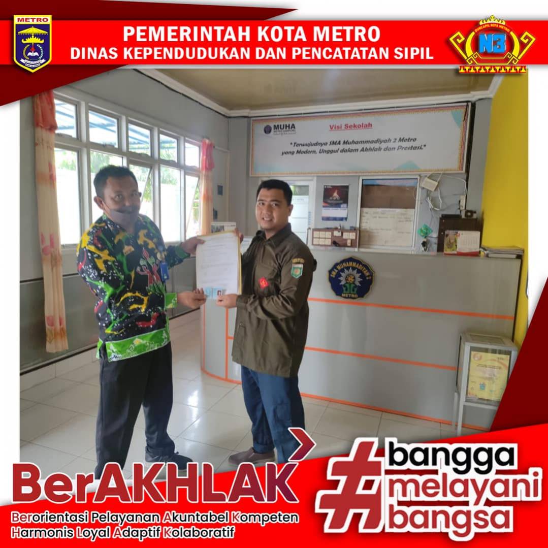 Penyerahan KTP-el ke Sekolah