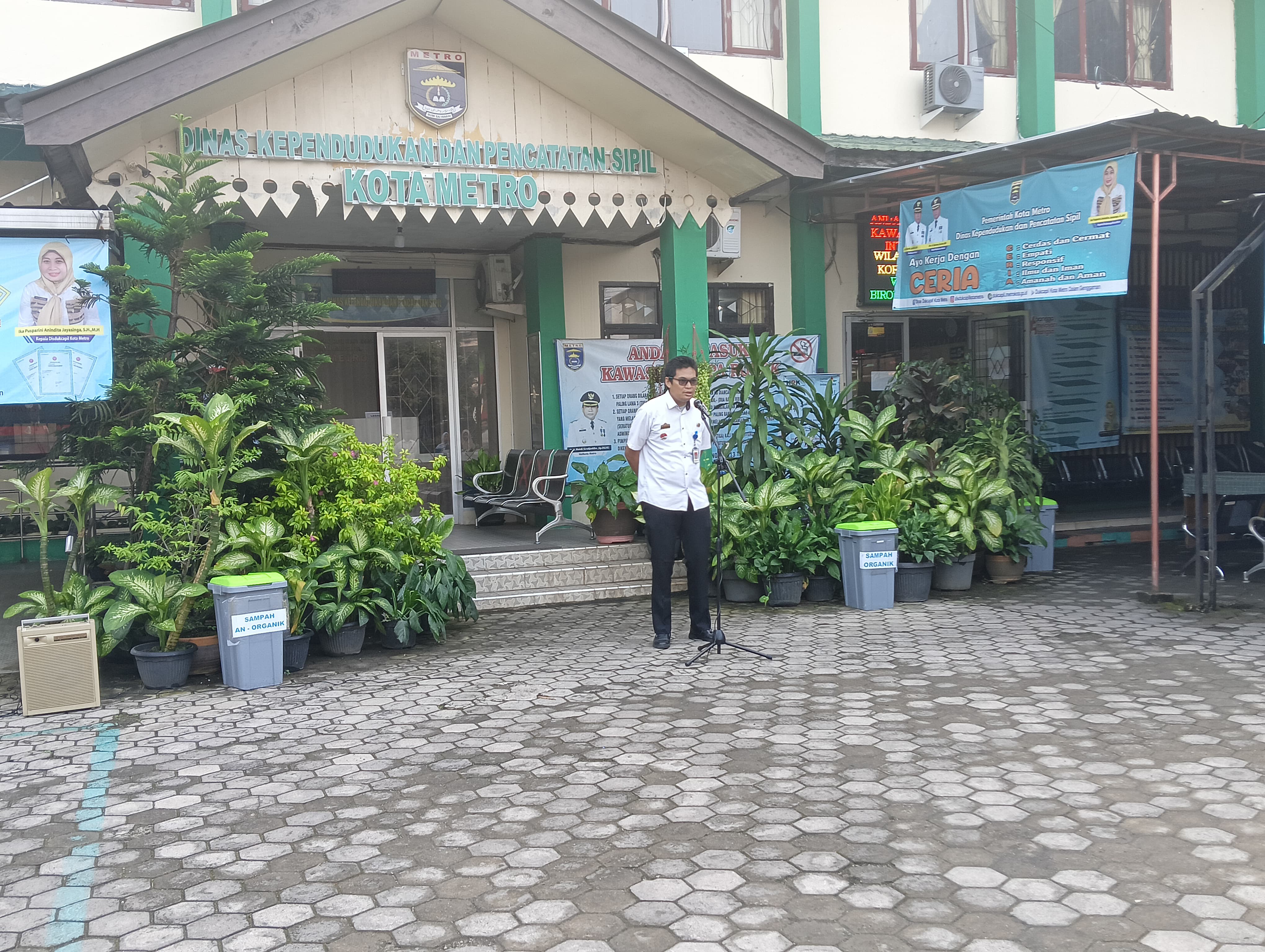 Apel Pagi Rutin Dinas Kependudukan dan Pencatatan Sipil Kota Metro
