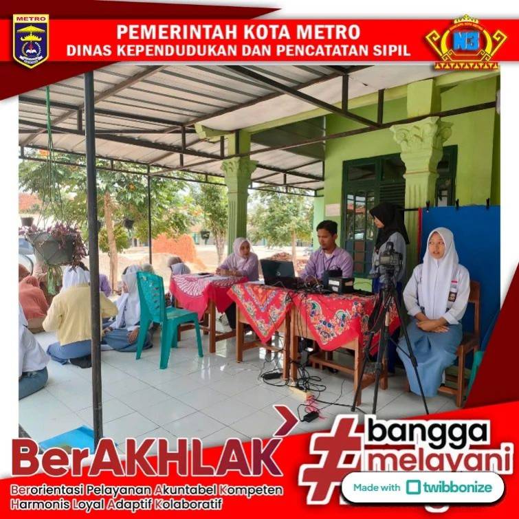 PEREKAMAN KTP-EL KELILING DAN AKTIVASI IKD KE SMA N 3 METRO
