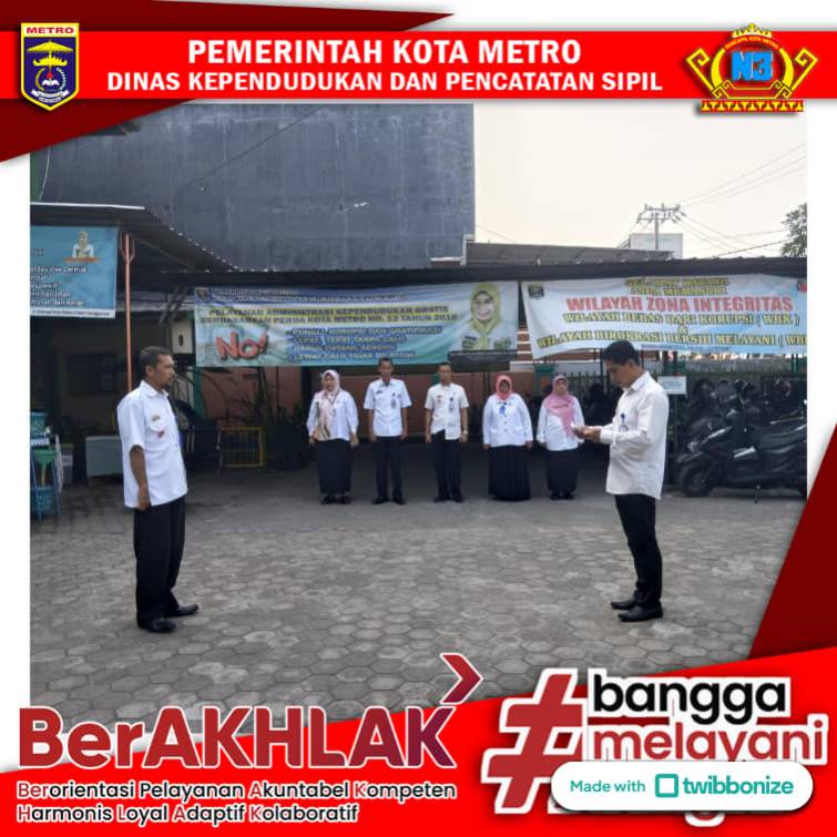 Pelaksanaan Apel Pagi Disdukcapil Kota Metro