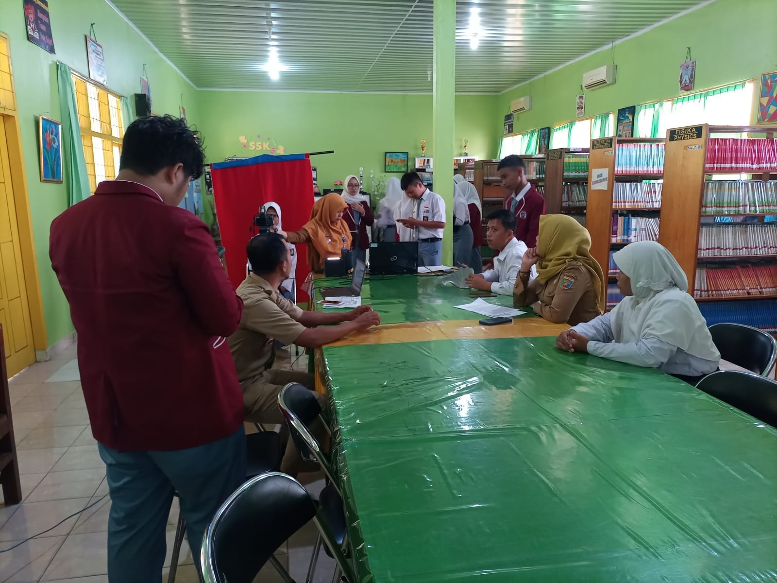Disdukcapil Jemput Bola, Perekaman KTP di Sekolah-Sekolah Makin Mudah