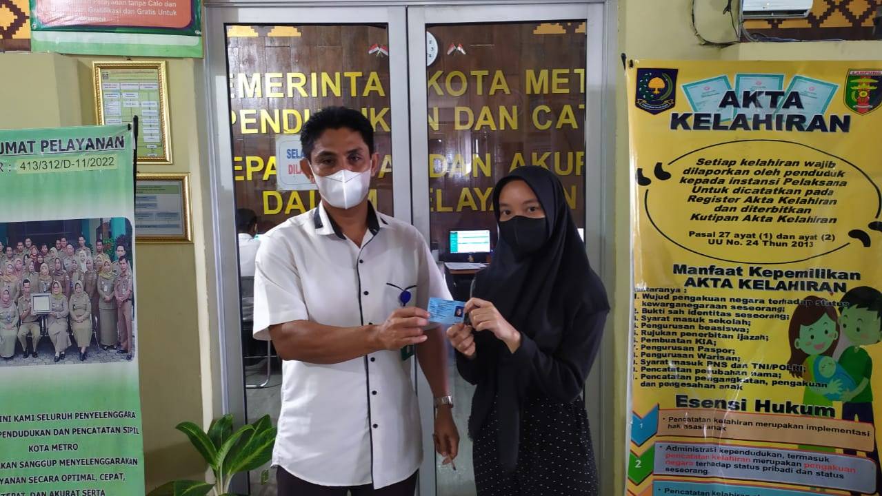 Penyerahan Dokumen Langsung Kepada Warga
