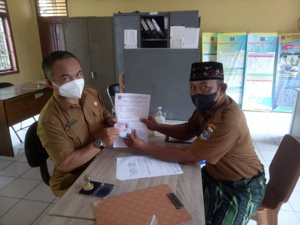 Penyerahan KTP-el ke Kelurahan