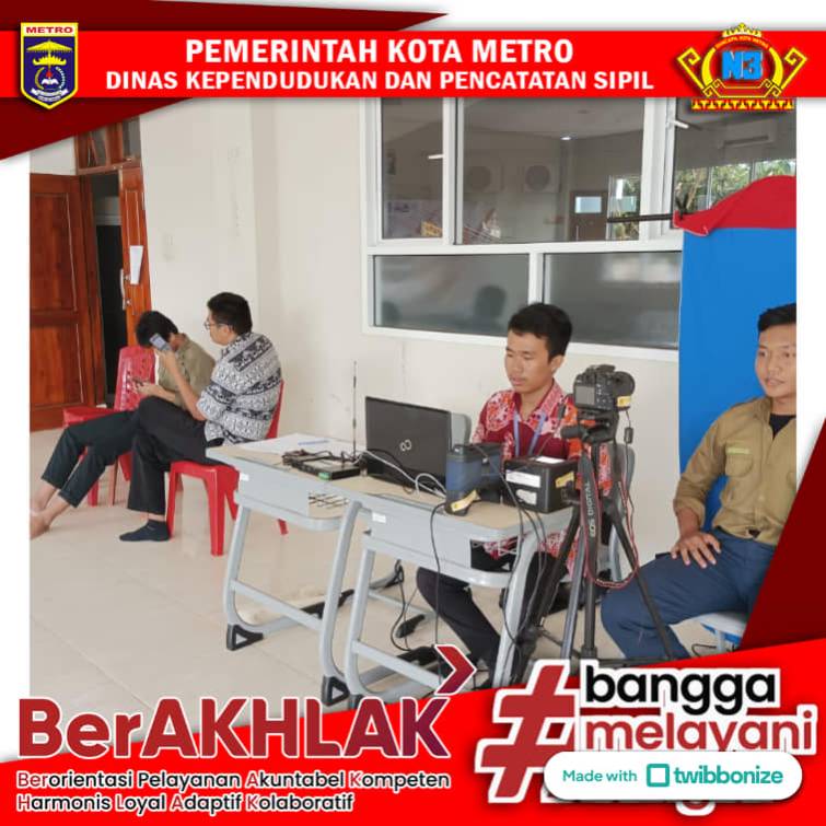 PEREKAMAN KTP-EL KELILING DAN AKTIVASI IKD KE SMA AHMAD DAHLAN KOTA METRO