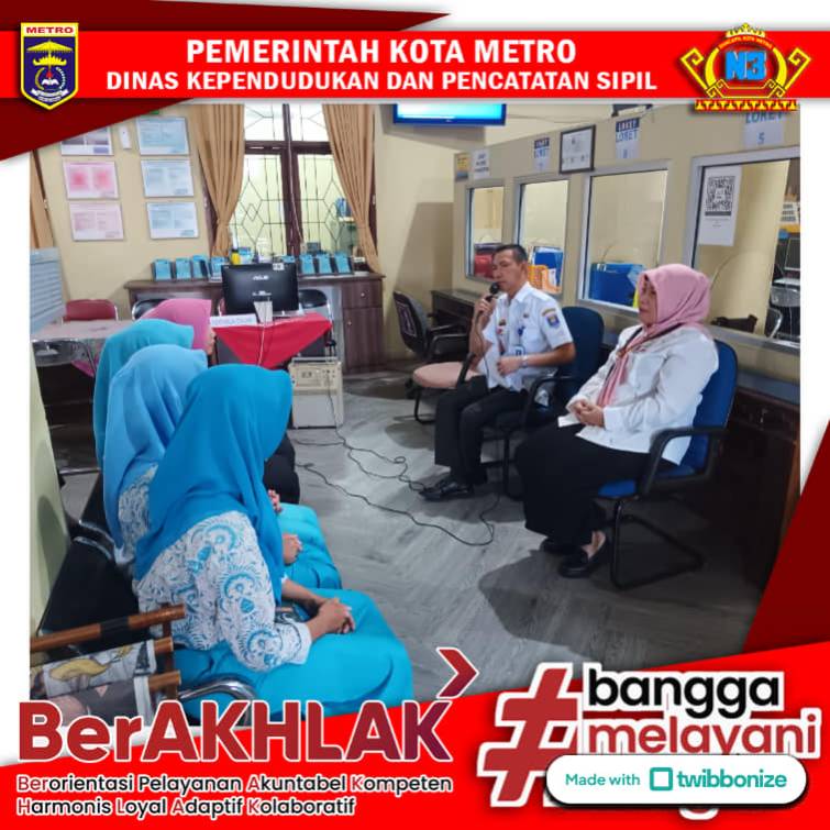 Briefing Mingguan dan koordinasi Pegawai Disdukcapil Kota Metro