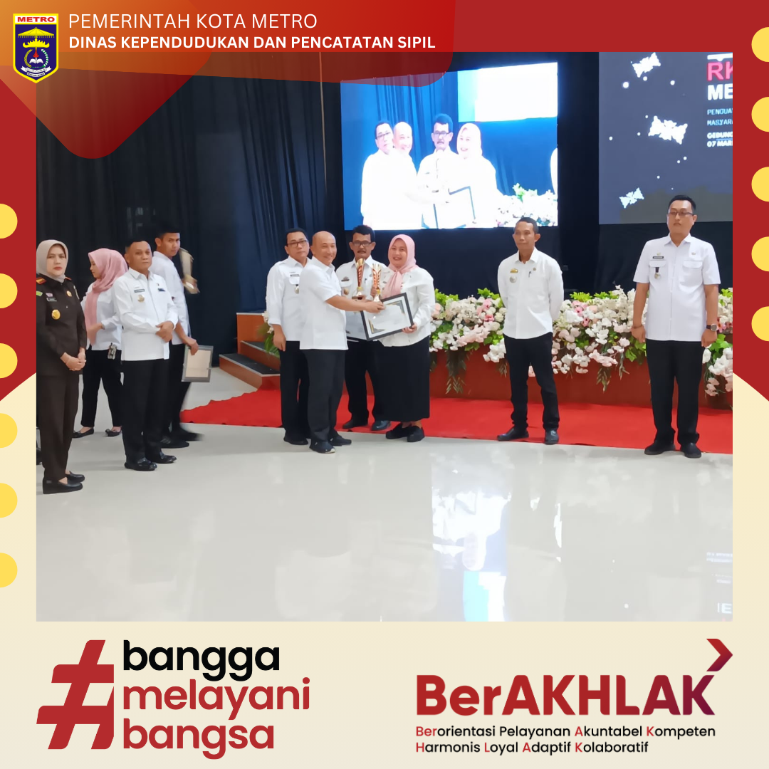 Penerimaan Piagam Penghargaan oleh Walikota Metro Kepada Disdukcapil Kota Metro 