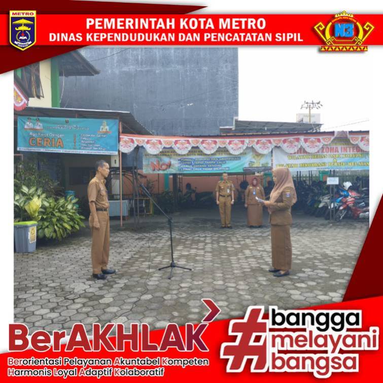 Pelaksanaan Apel Pagi Disdukcapil Kota Metro