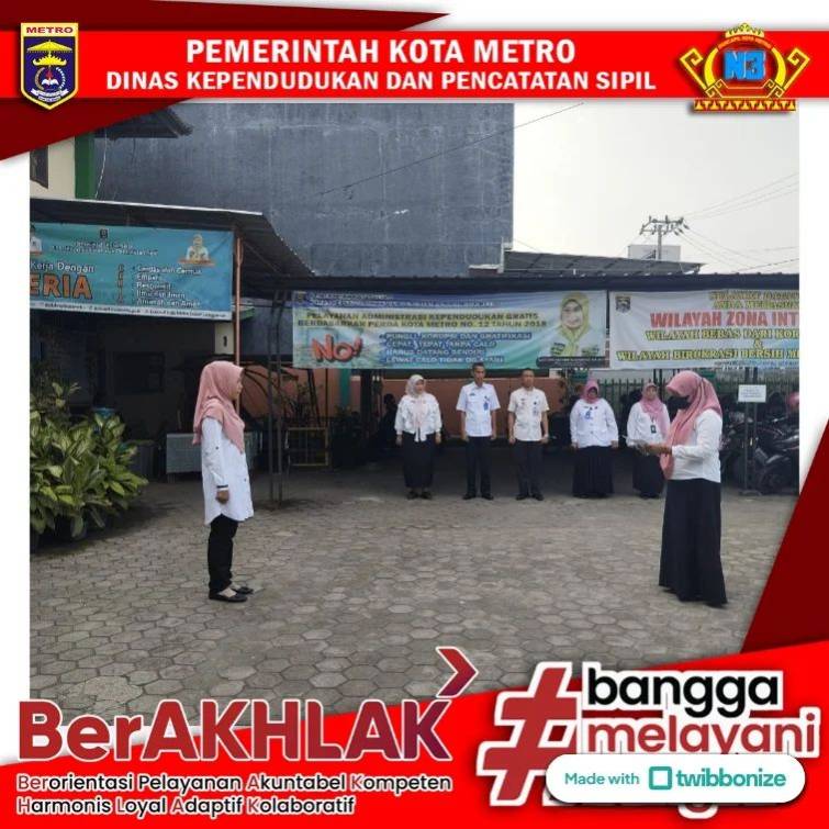 Pelaksanaan Apel Pagi Disdukcapil Kota Metro