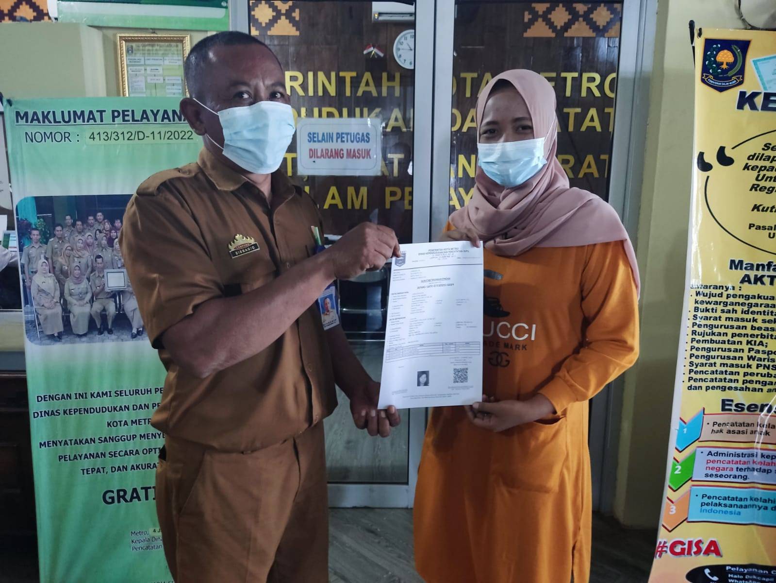 Penyerahan Dokumen Langsung Kepada Warga