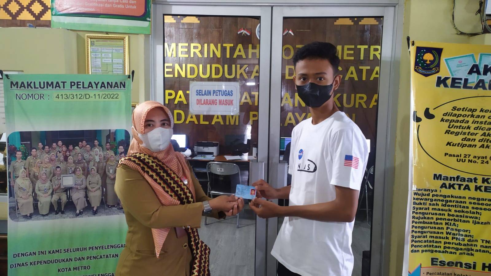 Penyerahan Dokumen Langsung Kepada Warga