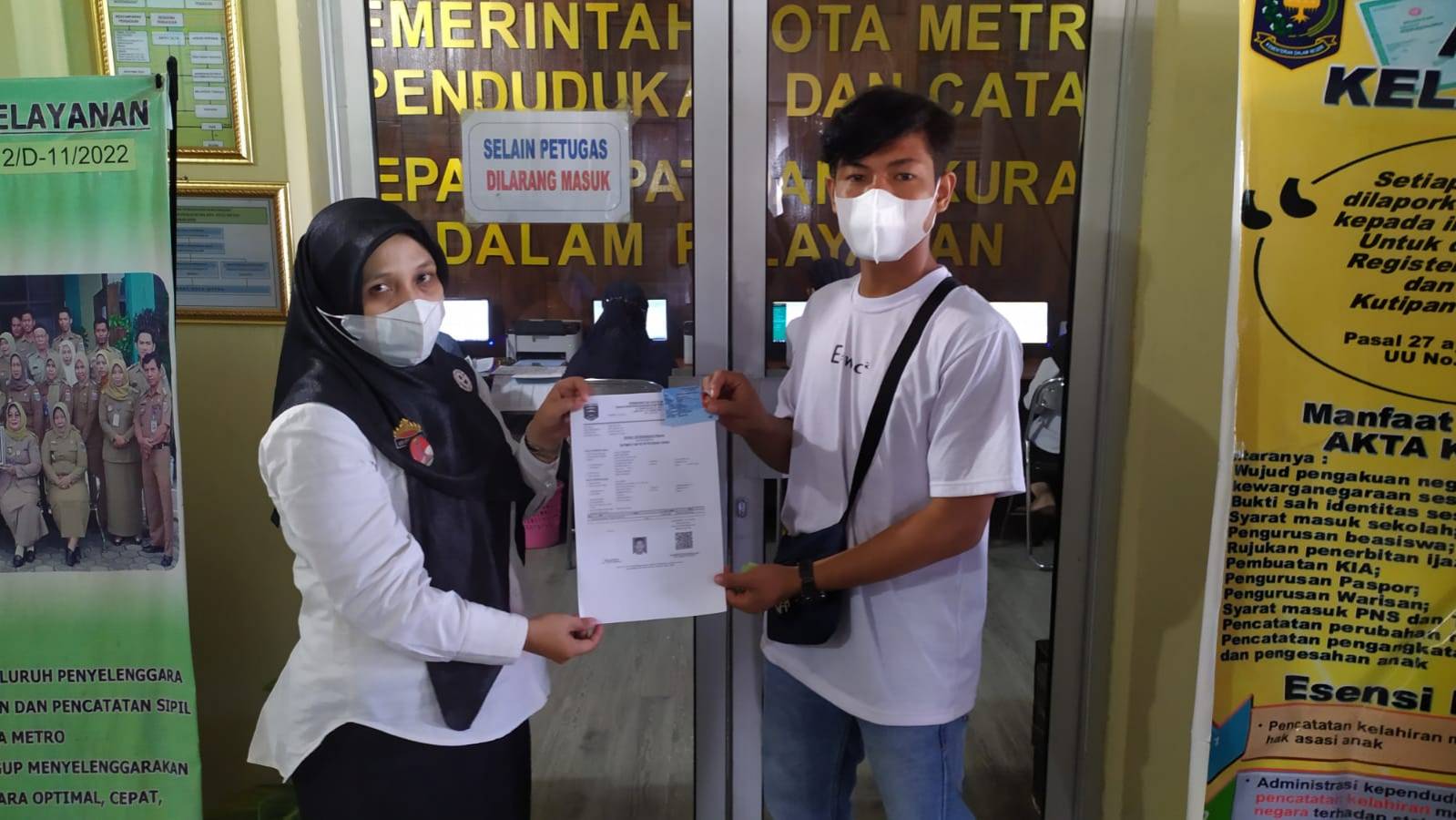 Penyerahan Dokumen Langsung Kepada Warga