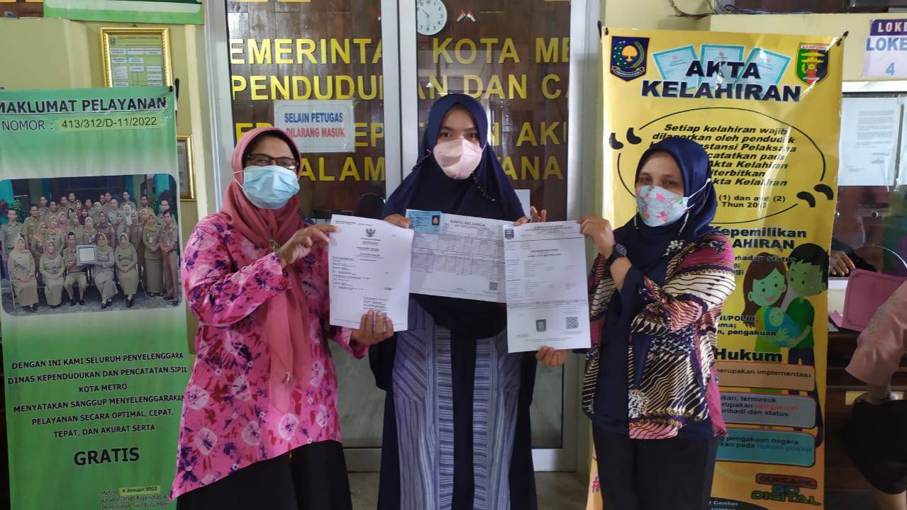 Penyerahan Dokumen Langsung Kepada Warga