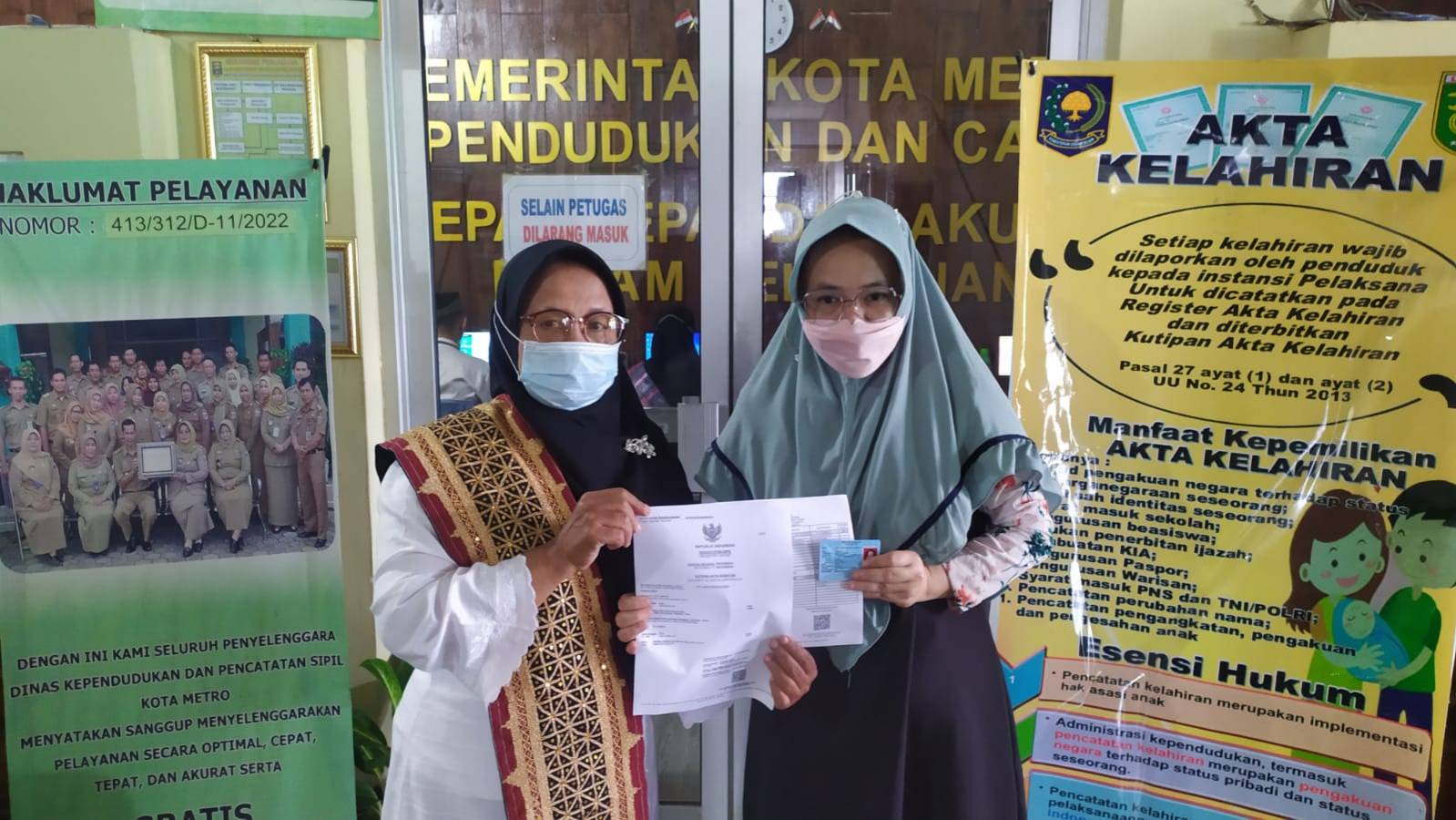 Penyerahan Dokumen Langsung Kepada Warga