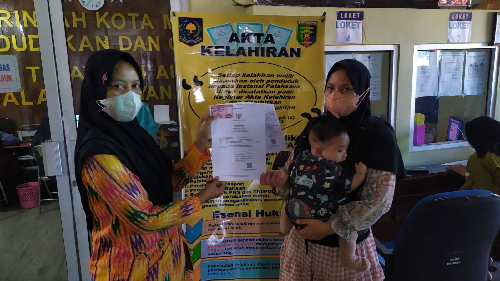 Penyerahan Dokumen Langsung Kepada Warga