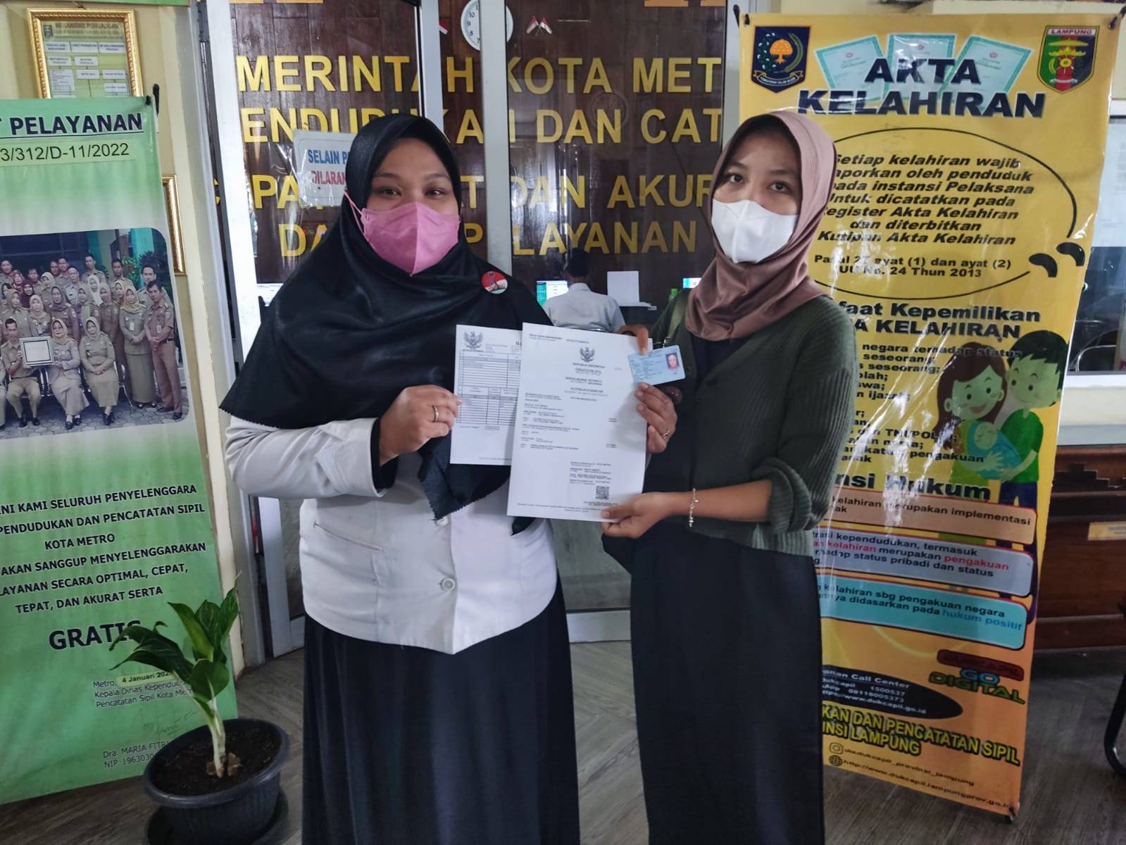 Penyerahan Dokumen Langsung Kepada Warga