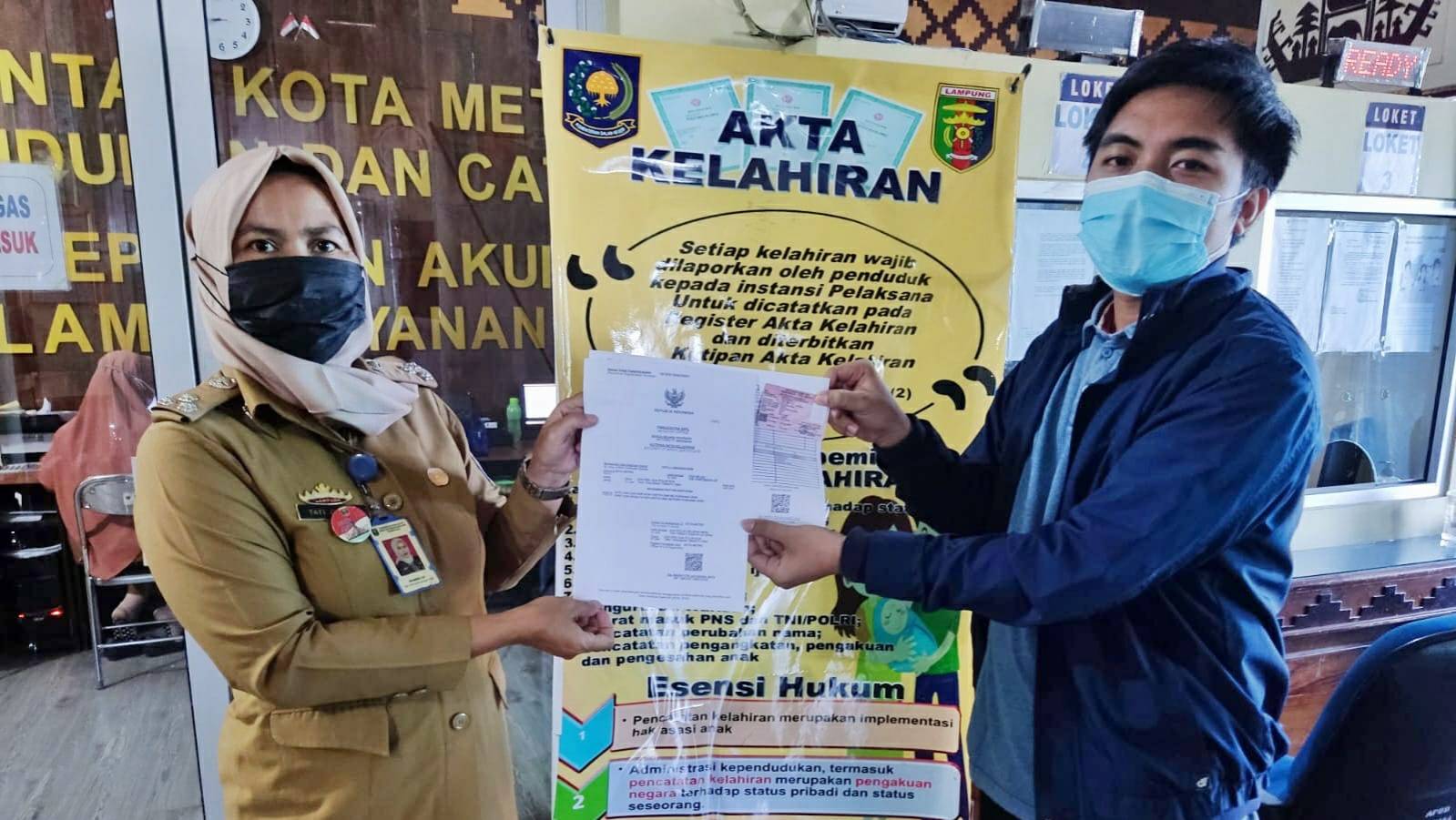 Penyerahan Dokumen Langsung Kepada Warga