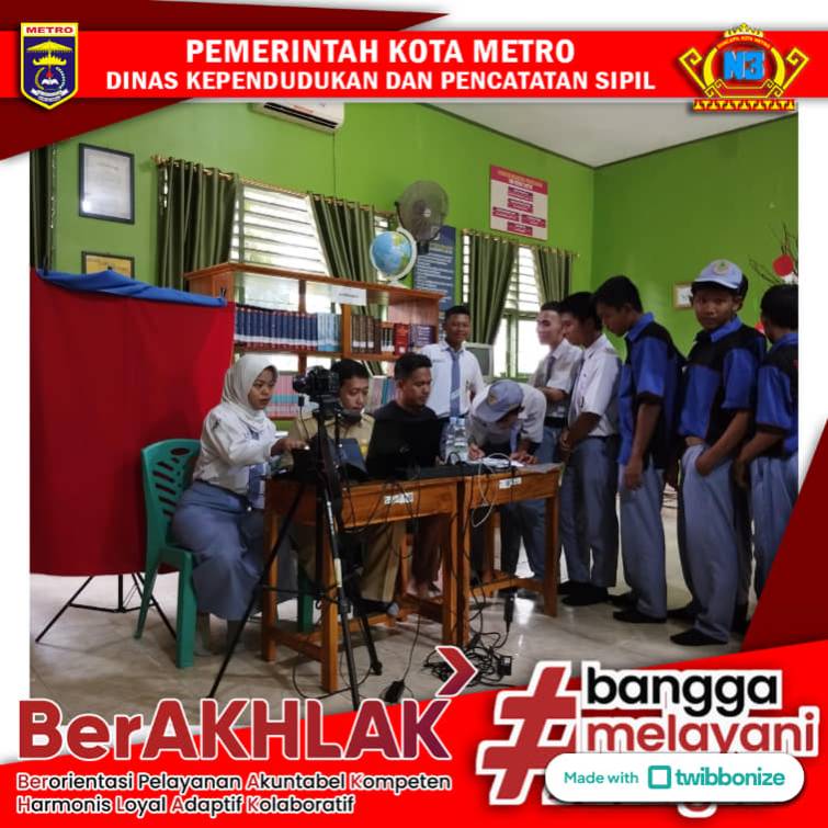 PEREKAMAN KTP-EL KELILING DAN AKTIVASI IKD KE SMK N 3 KOTA METRO