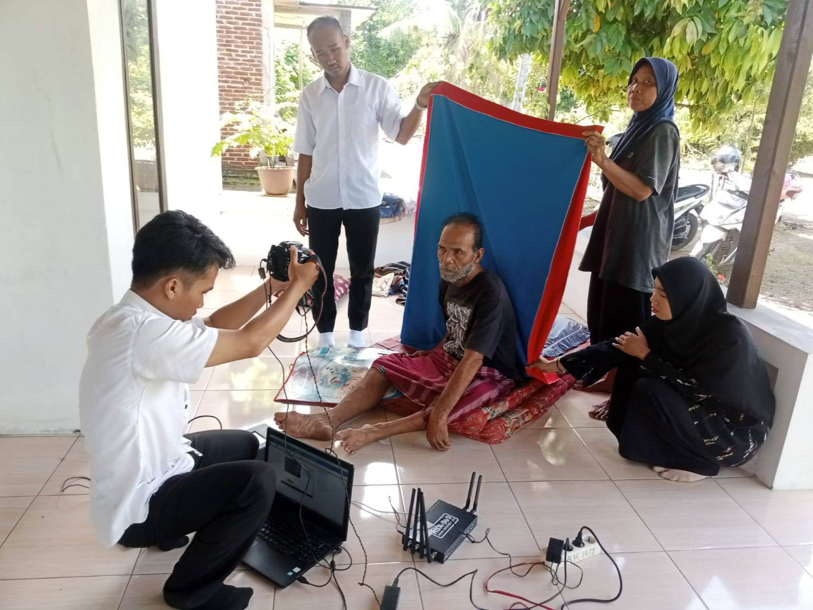 Jemput Bola Perekaman KTP Pemula Khusus Warga Sakit
