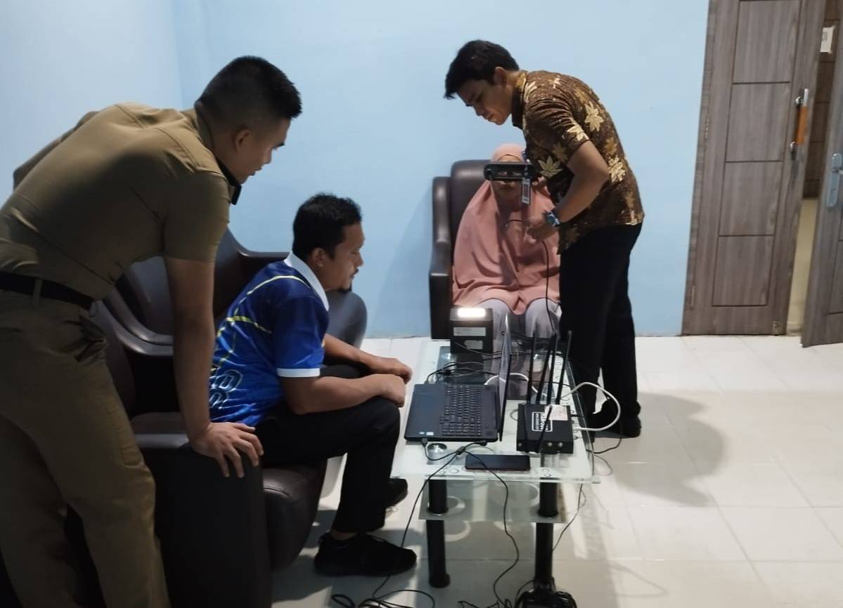 Disdukcapil Kota Metro Jemput Bola Rekam KTP untuk Warga ODGJ di RSUD A. Yani