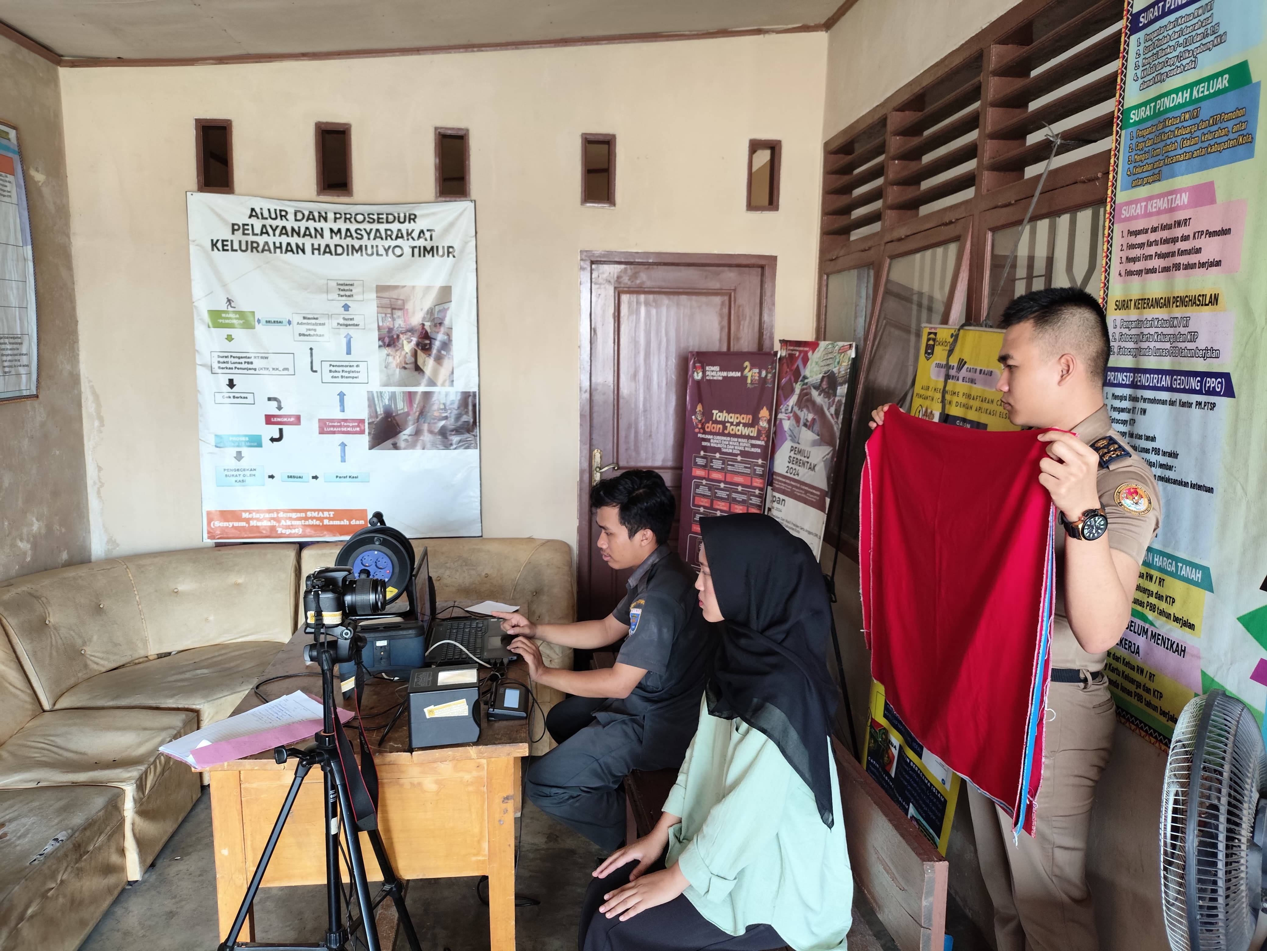 Disdukcapil Metro Jemput Bola Perekaman KTP Pemula, Aktivasi IKD, dan KIA di Kelurahan Hadimulyo Timur