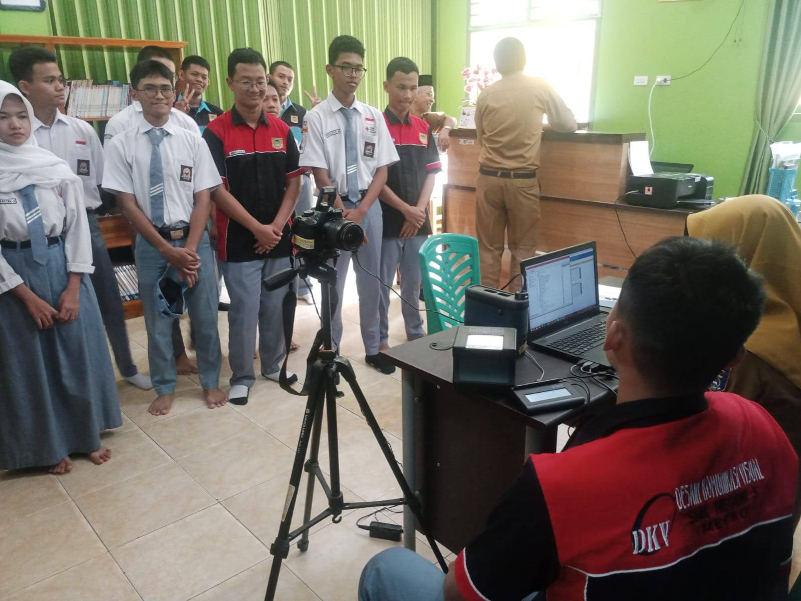 Disdukcapil Jemput Bola Perekaman KTP-el di SMK Negeri 3 dan 1 Kota Metro