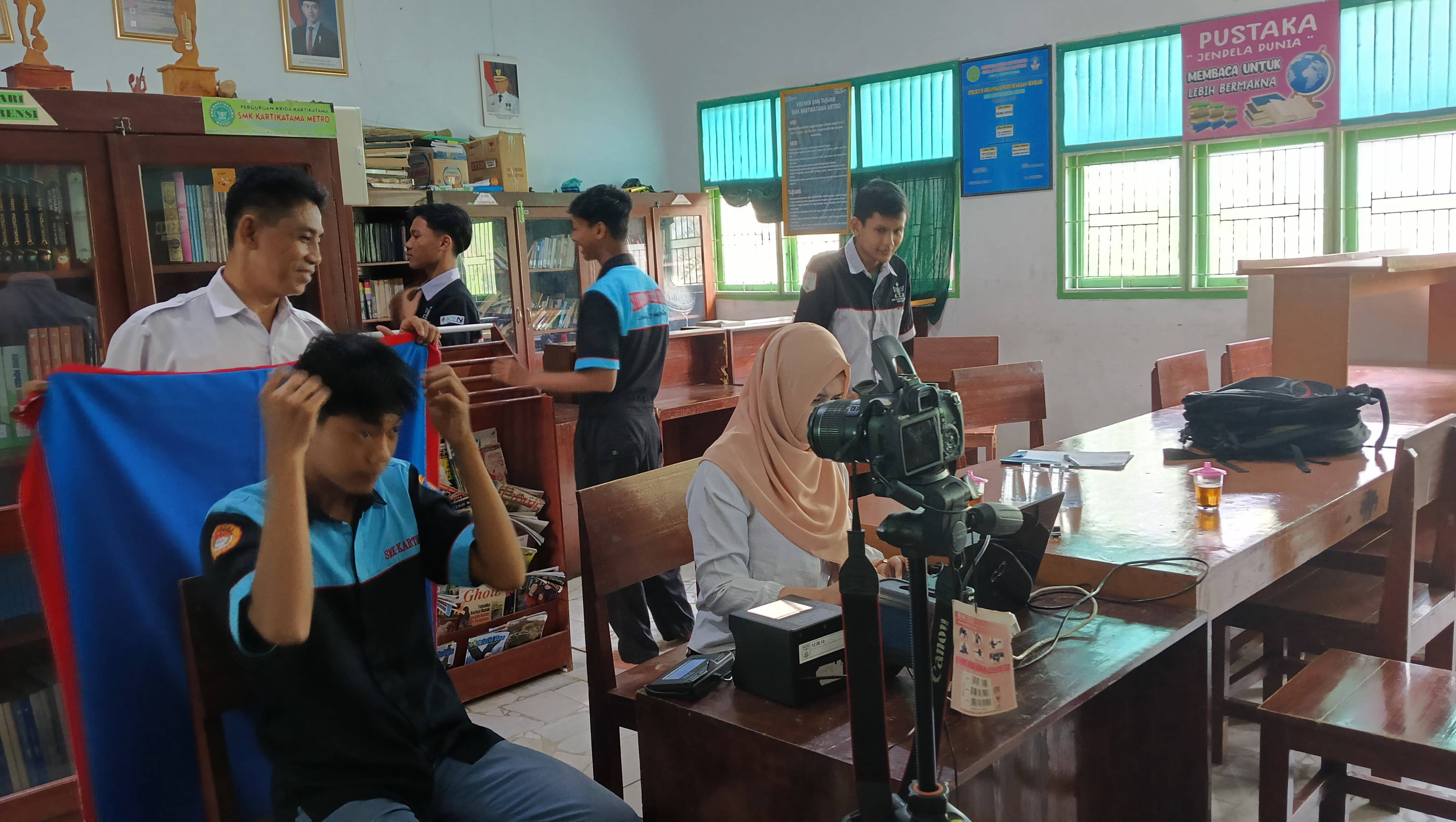 Disdukcapil Metro Jemput Bola Perekaman KTP Pemula dan KIA di SMA & SMK Kartikatama