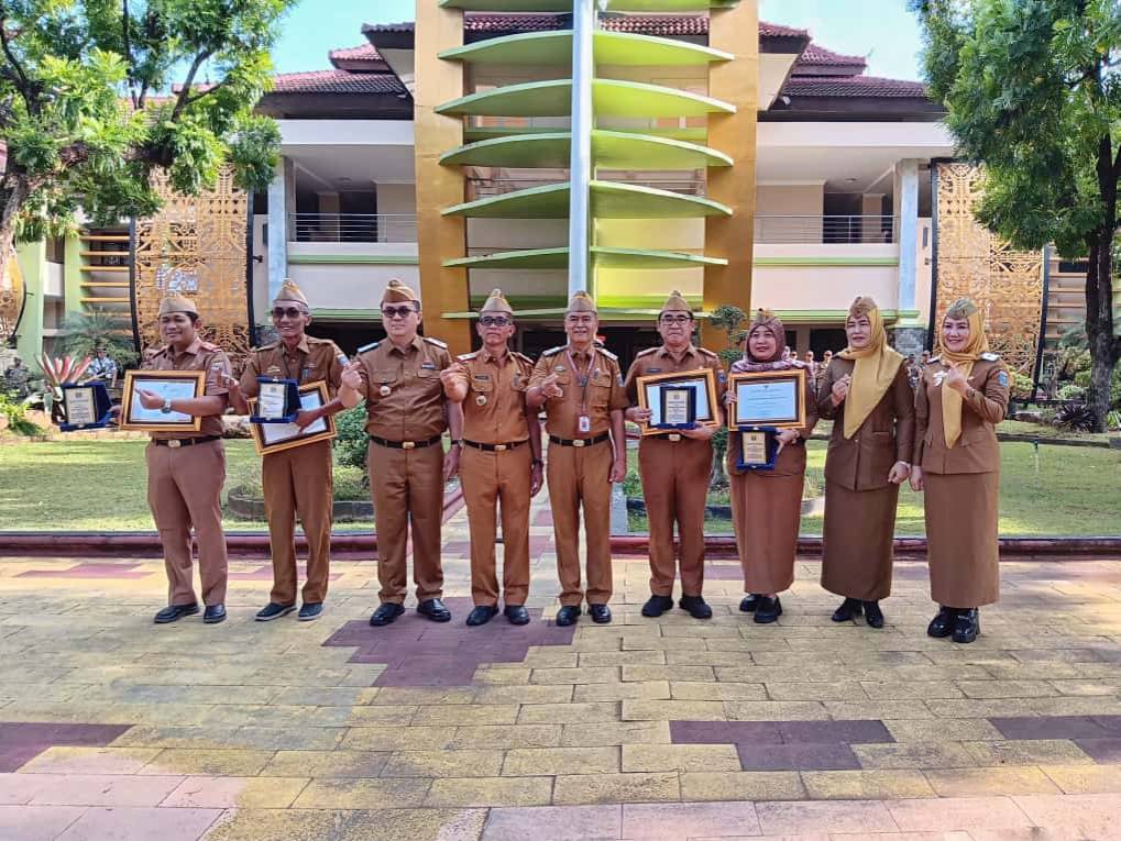 Penyerahan Piagam Penghargaan OPD Terbaik pada Evaluasi atas Akuntabilitas Kinerja Instansi Pemerintah (AKIP) Tahun 2024