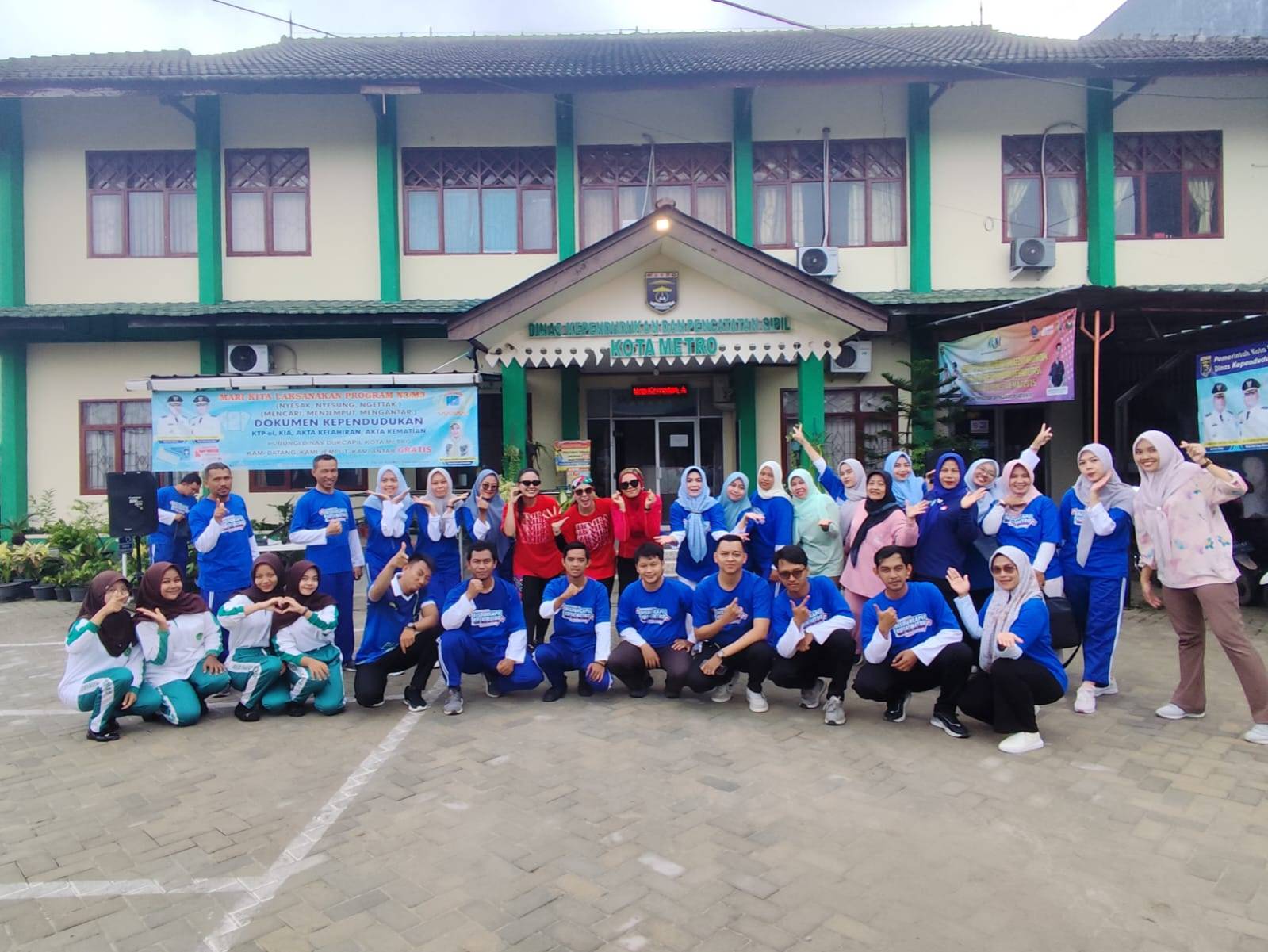 Disdukcapil Kota Metro laksanakan Senam Pagi untuk Tingkatkan Kebugaran dan Semangat Pelayanan