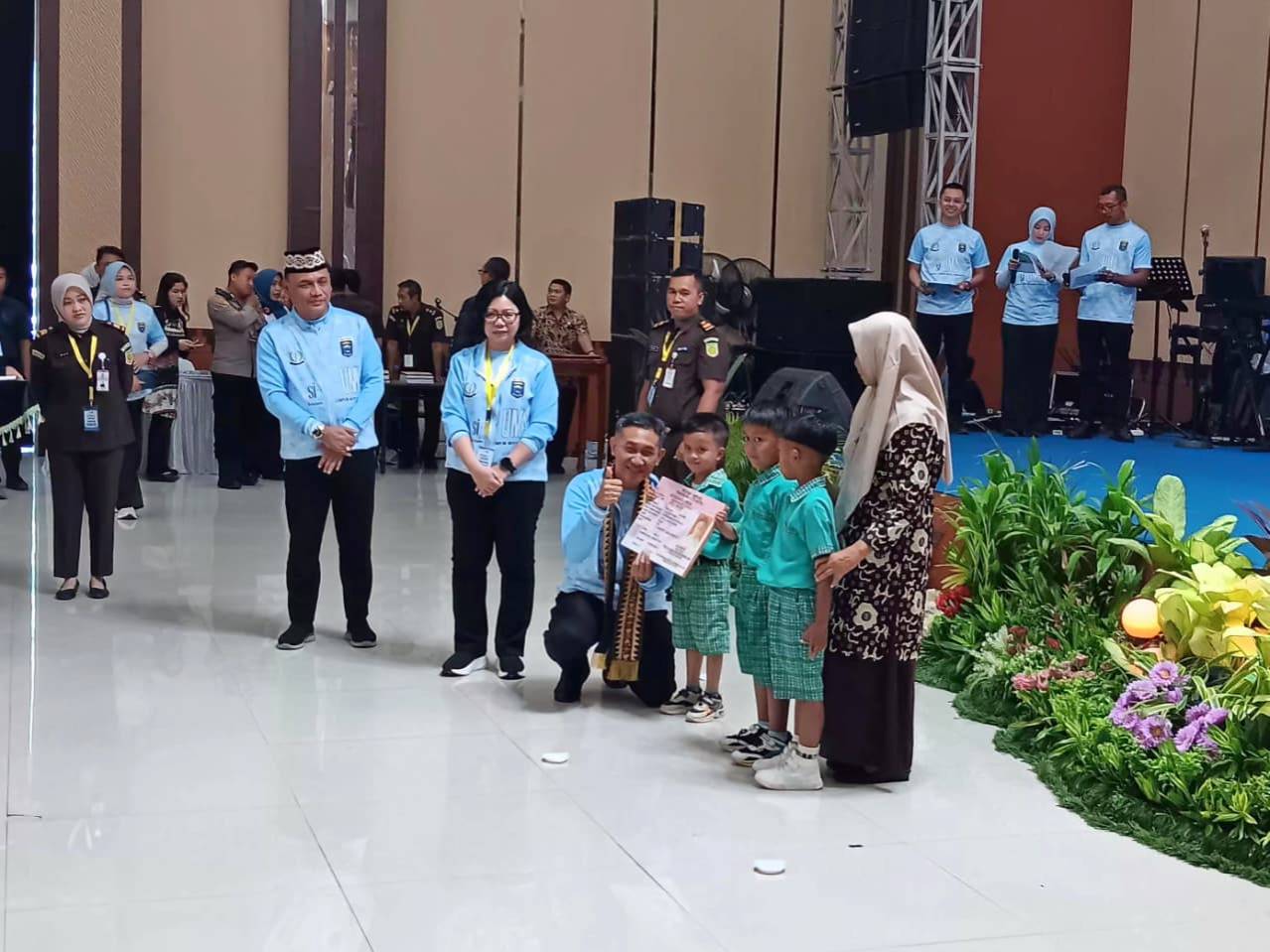 Menteri Parekraf Hadiri Launching Festival UMKM Mitra Adhyaksa di Metro, Kajati Lampung Serahkan KIA Secara Simbolis