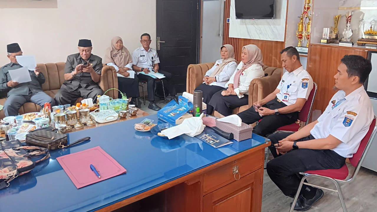 Kunjungan Komisi I DPRD Kota Metro ke Dinas Dukcapil Kota Metro