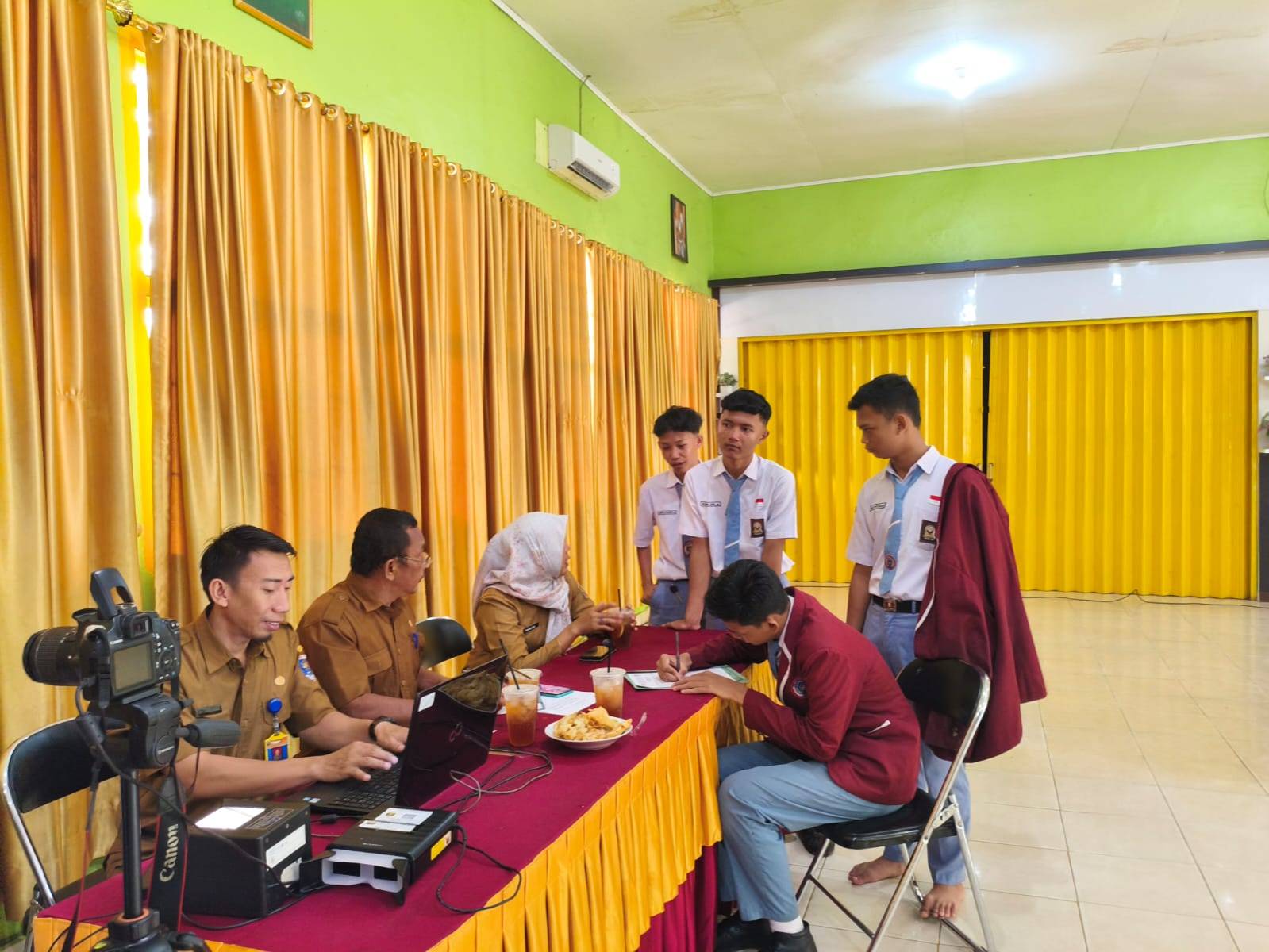 Tak Perlu ke Kantor, Siswa Siswi SMAN 1 Metro Rekam KTP-el di Sekolah