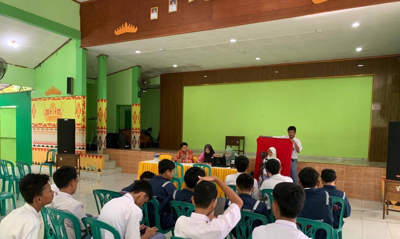 KTP Pertama Tanpa Ribet, Disdukcapil Metro Datangi SMK Negeri 2