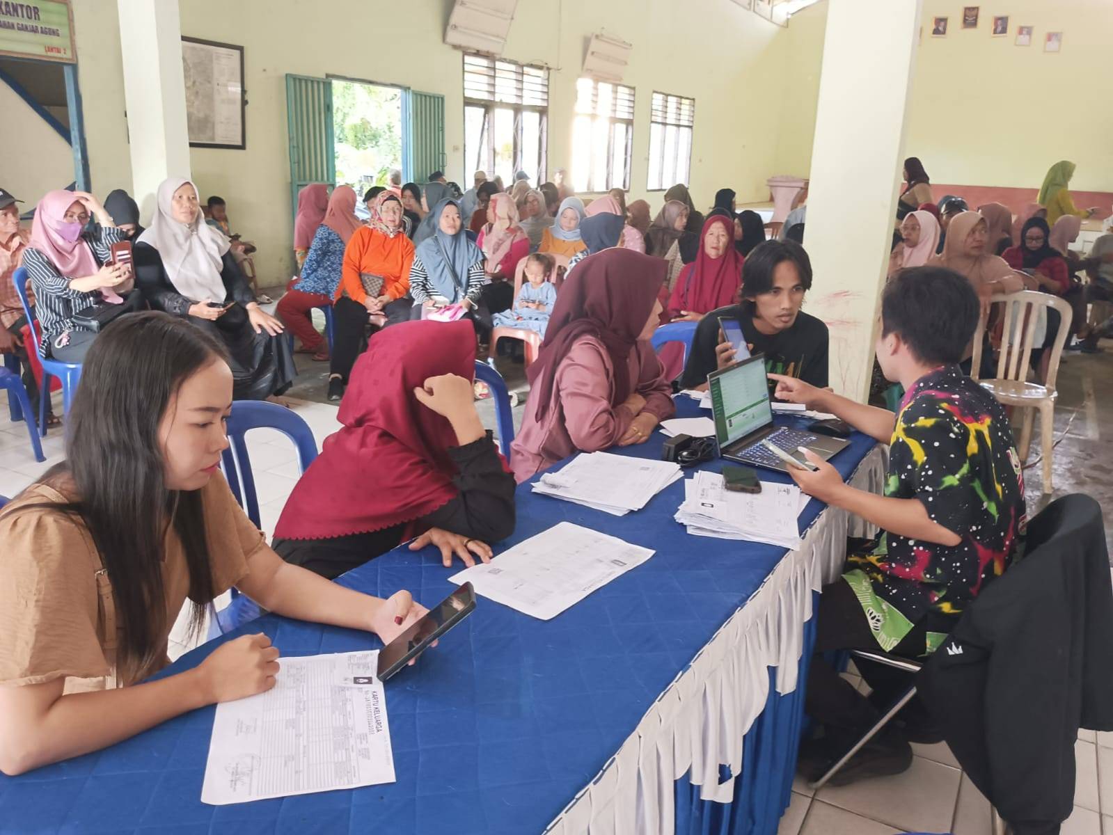 Bansos Go Digital! Disdukcapil Metro Aktivasi IKD di Ganjar Agung
