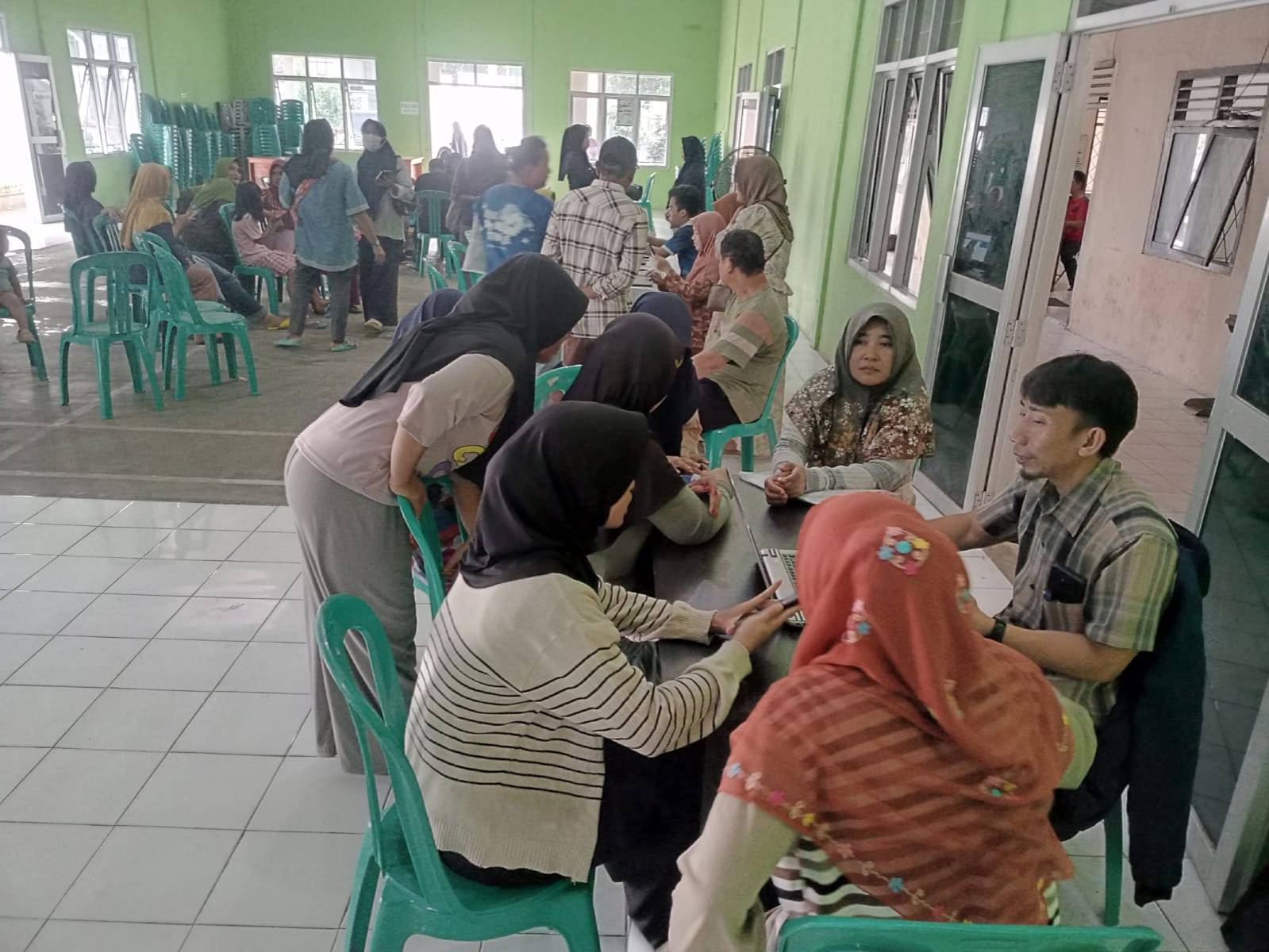 Tak Perlu ke Kantor, Penerima PKH di Yosorejo dan Hadimulyo Barat Aktifkan IKD di Kelurahan