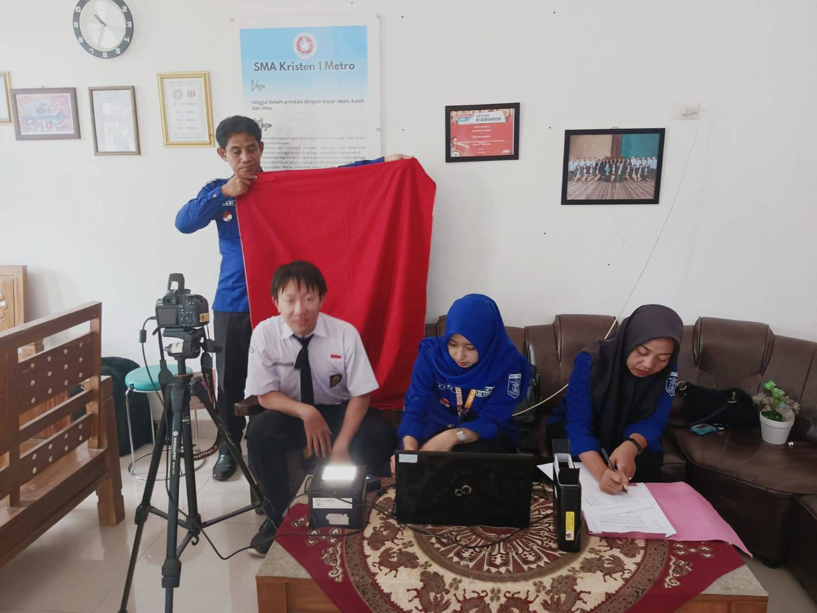 Genap 17 Tahun? Rekam KTP-el Langsung di Sekolah! Disdukcapil Metro Sambangi SMA Kristen 1
