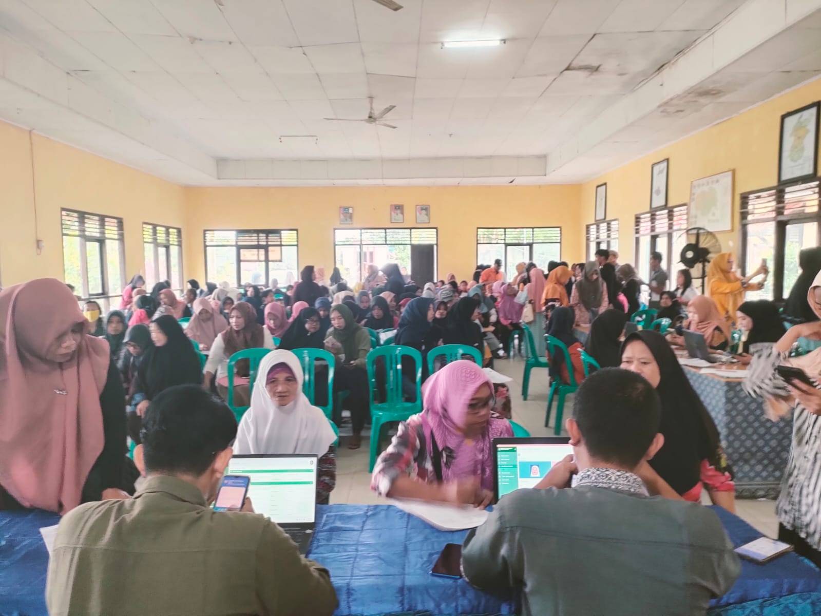 Disdukcapil Kota Metro Aktifkan IKD bagi Penerima Bansos di Rejomulyo