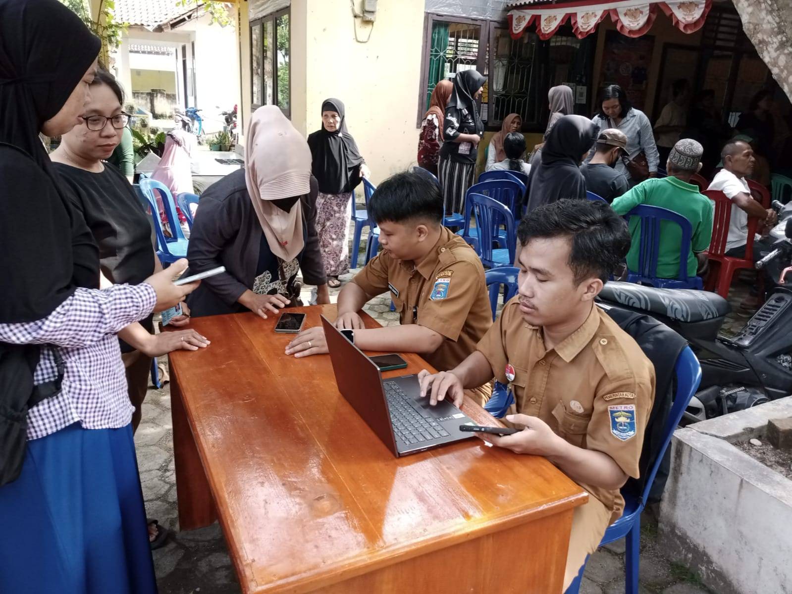 Aktivasi IKD Jemput Penerima Bansos, Dukcapil Metro Hadir Langsung di Yosomulyo